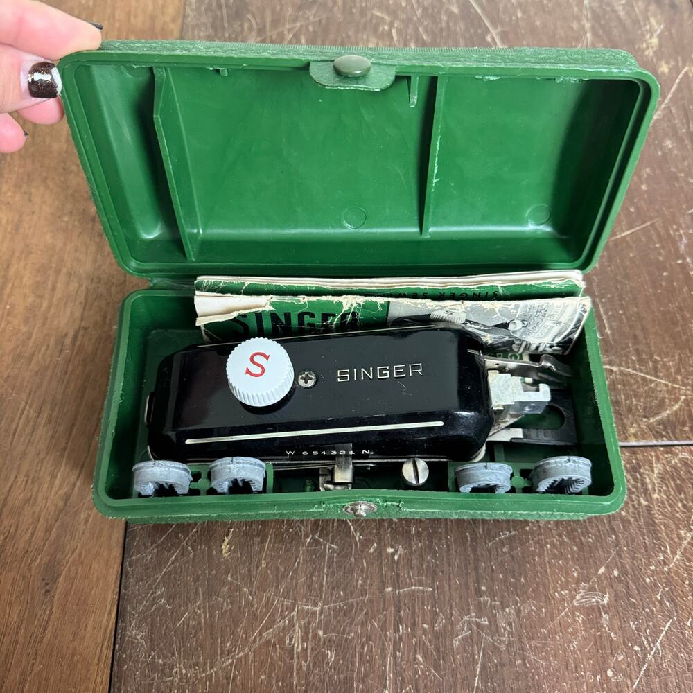 Vintage Singer buttonholer 160506 Complete 1940s Case Manual & original pieces